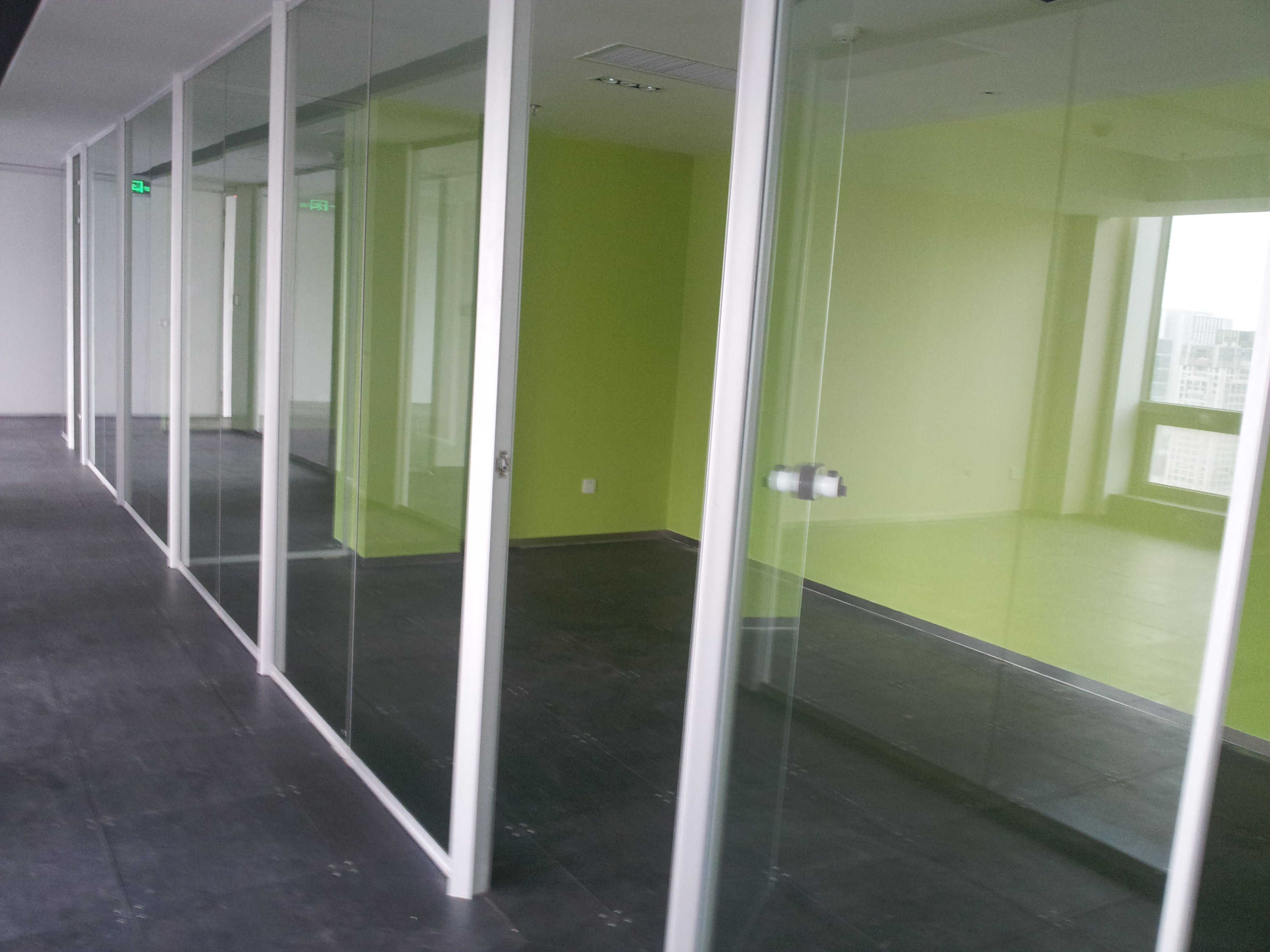 可拆卸零部件的锐边是否被完全包覆