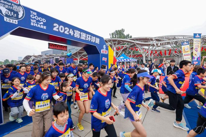 2000余名跑者相约奥森与奥运冠军王丽萍携手奔跑