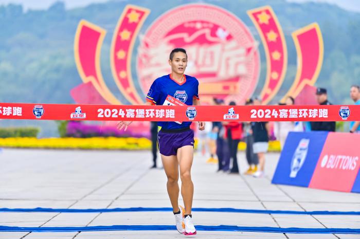 2000余名跑者相约奥森与奥运冠军王丽萍携手奔跑