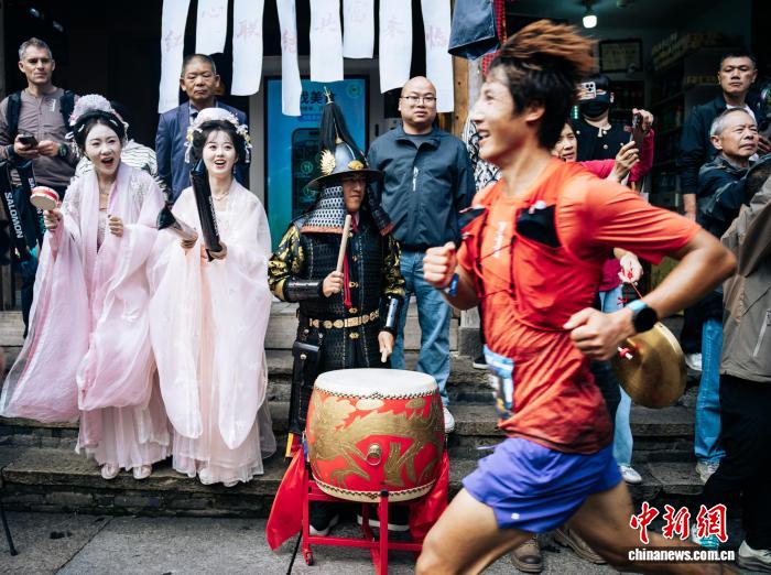 十年蜕变：柴古唐斯越野赛吸引全球选手共赴临