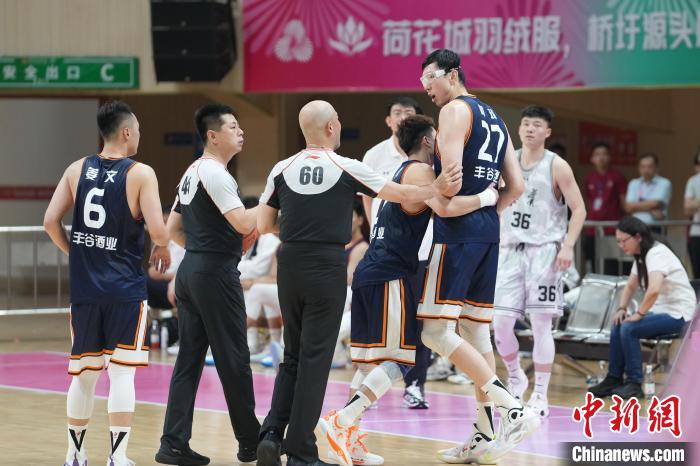 辽宁男篮首战告捷周琦遭驱逐引热议