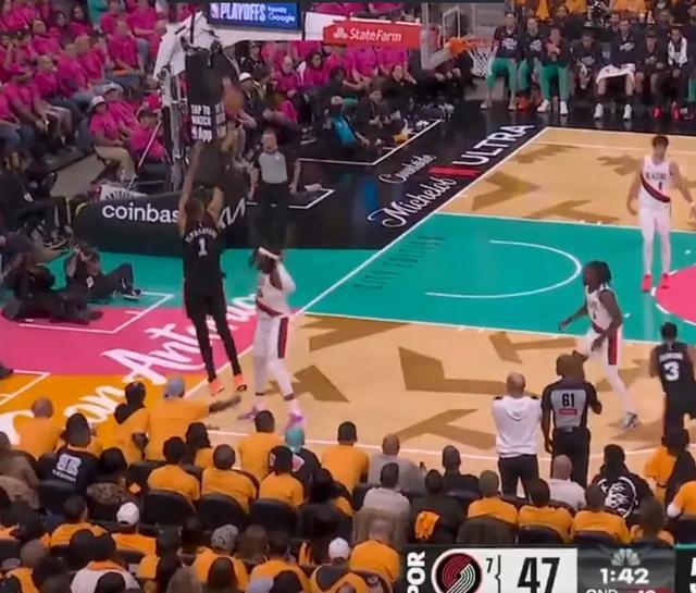 文班亚马35分创马刺季后赛首秀纪录 马刺首战告